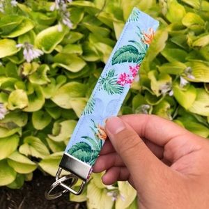 Keychain wristlet